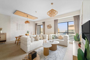 Aesthetic Beach Apartment , Sleeps 6, Pool, Gym & Waterfront Views